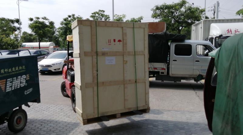 Batterij vormmachine naar Nederland